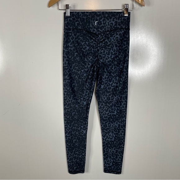 Zyia Active Stone Leopard Scrunchy Light n Luxe 7/8 Leggings Size 4 - Picture 3 of 7